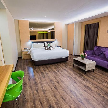 Jc Mark Hotel Бинтулу Екстериор снимка