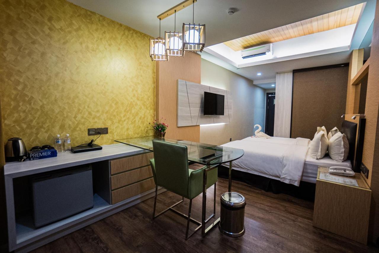 Jc Mark Hotel Бинтулу Екстериор снимка