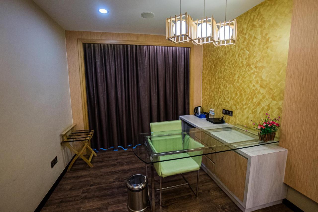 Jc Mark Hotel Бинтулу Екстериор снимка