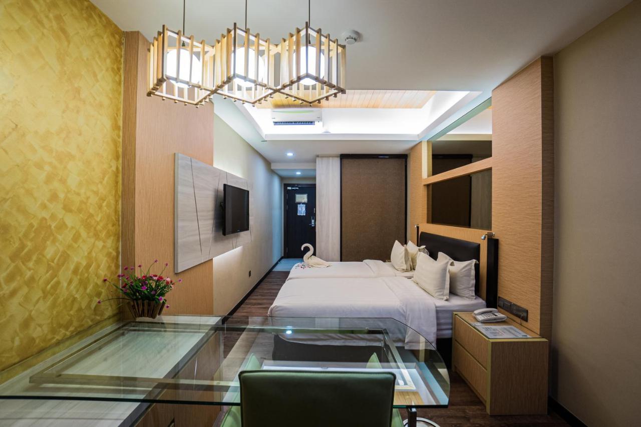 Jc Mark Hotel Бинтулу Екстериор снимка