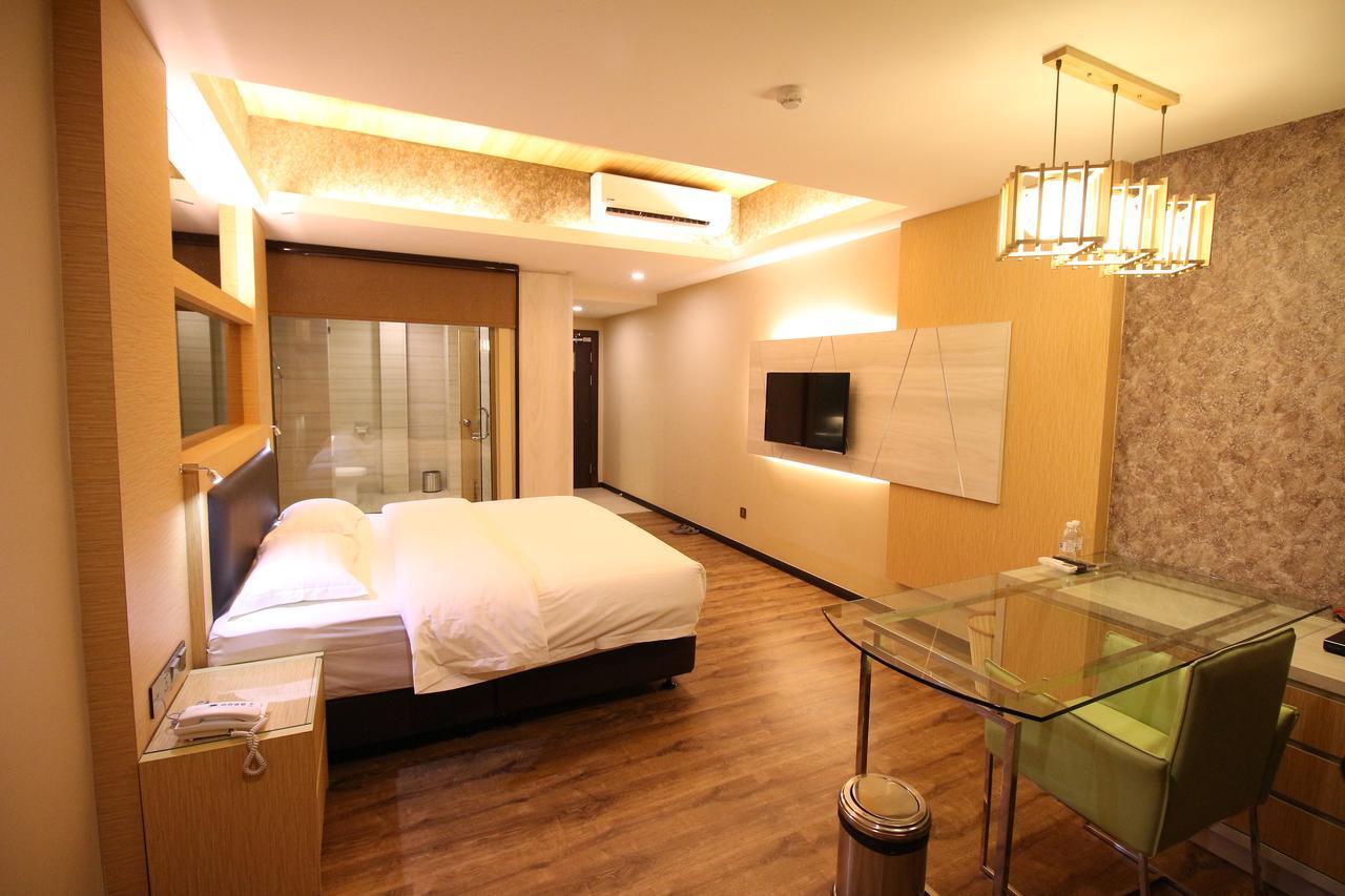 Jc Mark Hotel Бинтулу Екстериор снимка