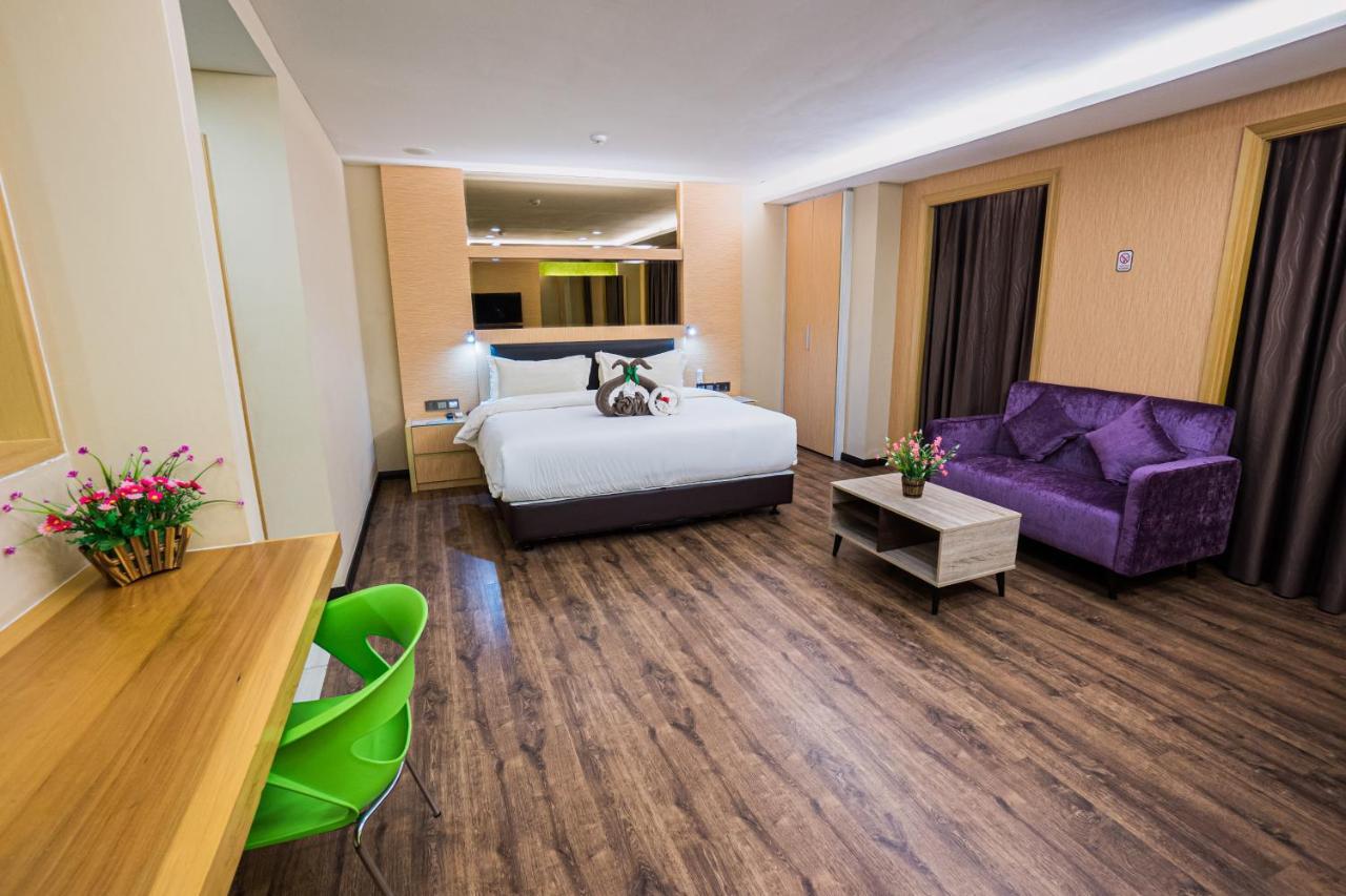 Jc Mark Hotel Бинтулу Екстериор снимка